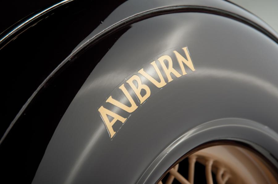 Детали экстерьера Auburn 852 SC Convertible Coupe 1936 года  (фото 4 из 50)